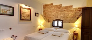 Kahden hengen huone (yksi tai kaksi sänkyä) | Italialaiset Frette-lakanat, ylelliset vuodevaatteet, untuvapeitot