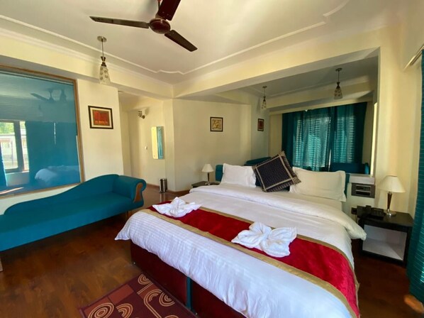 Premium bedding, desk, rollaway beds, free WiFi