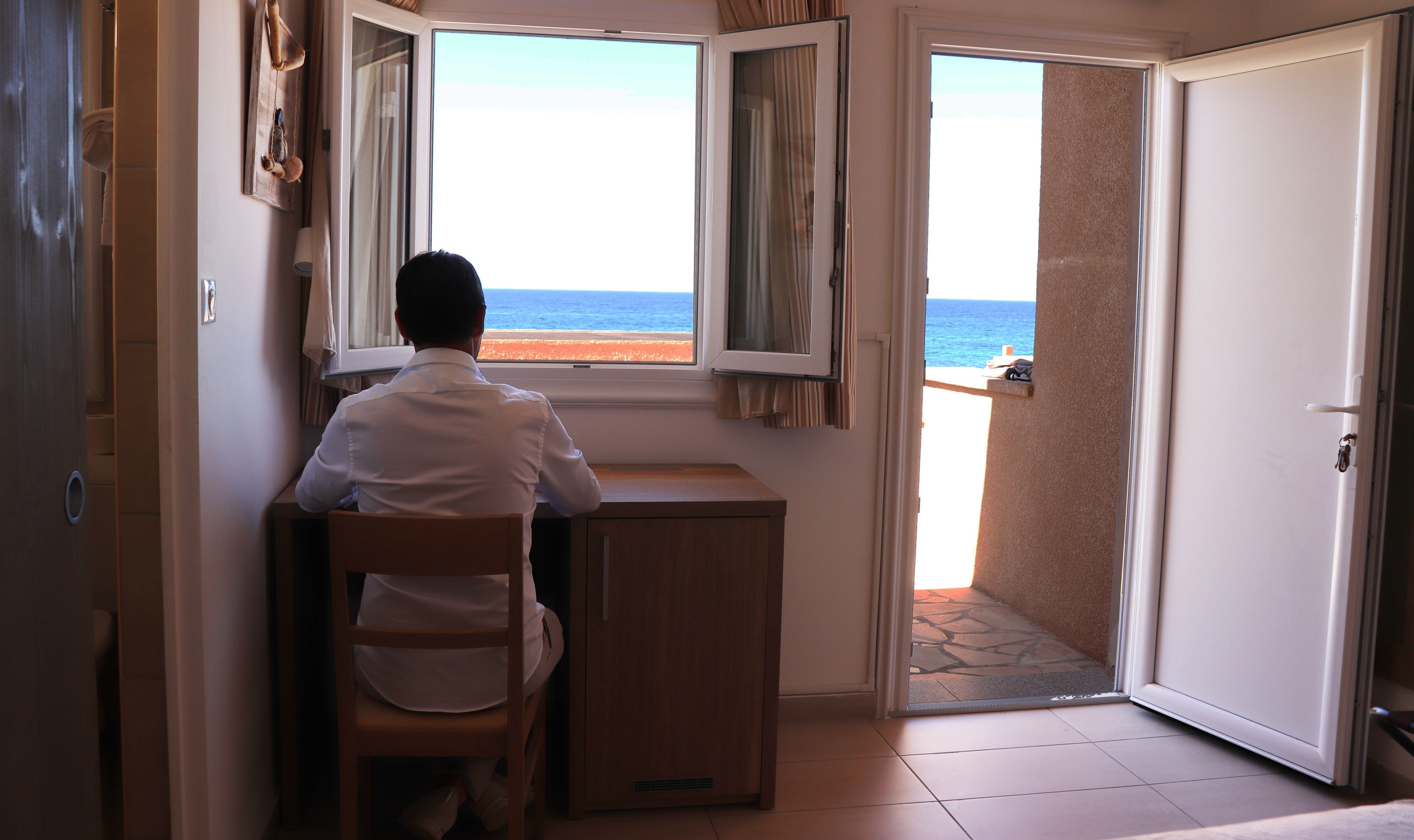 room, oceanfront | premium bedding, in-room safe, desk, blackout curtains