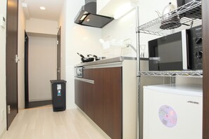 Room (BR-501) | Private kitchenette