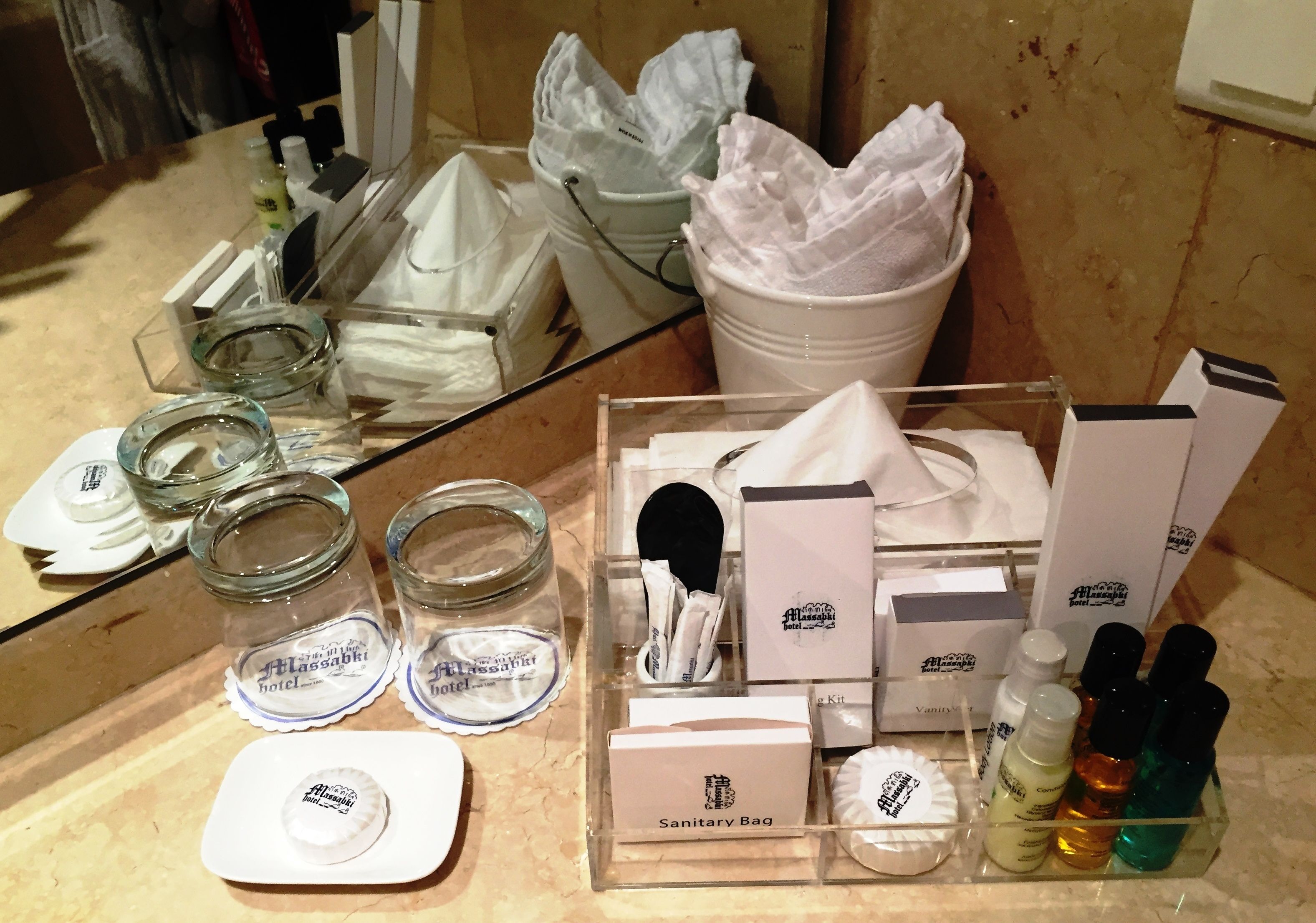 combined shower/bathtub, rainfall showerhead, free toiletries