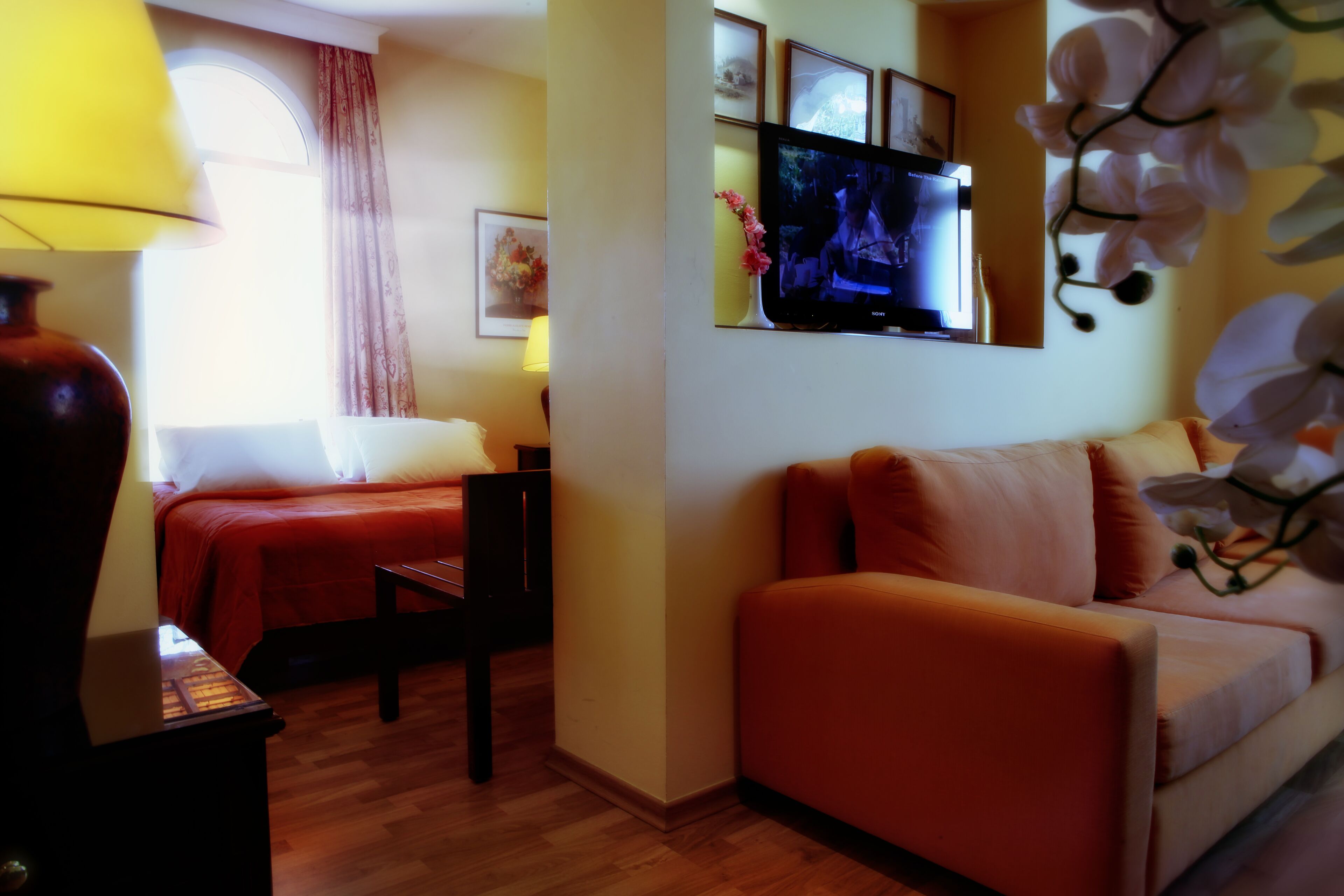 executive suite | 1 bedroom, minibar, in-room safe, desk