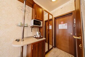 Habitació doble o amb dos llits individuals estàndard | Minibar, planxa i posts de planxar i wifi gratuïta