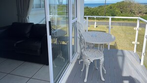 Spacious Room 2 | Terrace/patio - Benri B&B (East London)