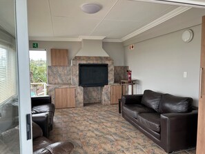 In-room dining - Benri B&B (East London)