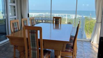 Appartement Exclusif, 2 chambres, vue océan | Restauration dans la chambre