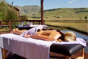 Massages aux pierres chaudes, massages des tissus profonds