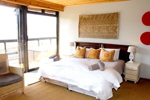Comfort chalet | Luxe beddengoed, pillowtop-bedden, een kluis op de kamer