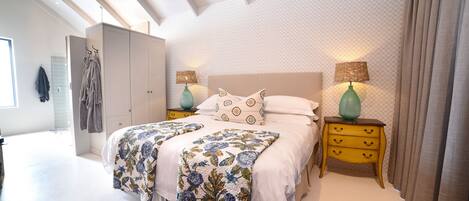 Casa familiar, 4 habitaciones | 4 dormitorios, ropa de cama de alta calidad, escritorio