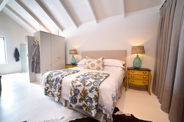 The Boat Shed | 4 bedrooms, premium bedding, desk, iron/ironing board