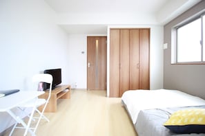 1 habitación, escritorio, tabla de planchar con plancha y wifi gratis 