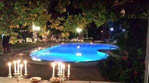 Seasonal outdoor pool, pool umbrellas, sun loungers - All'ombra del palmeto (Taranto)