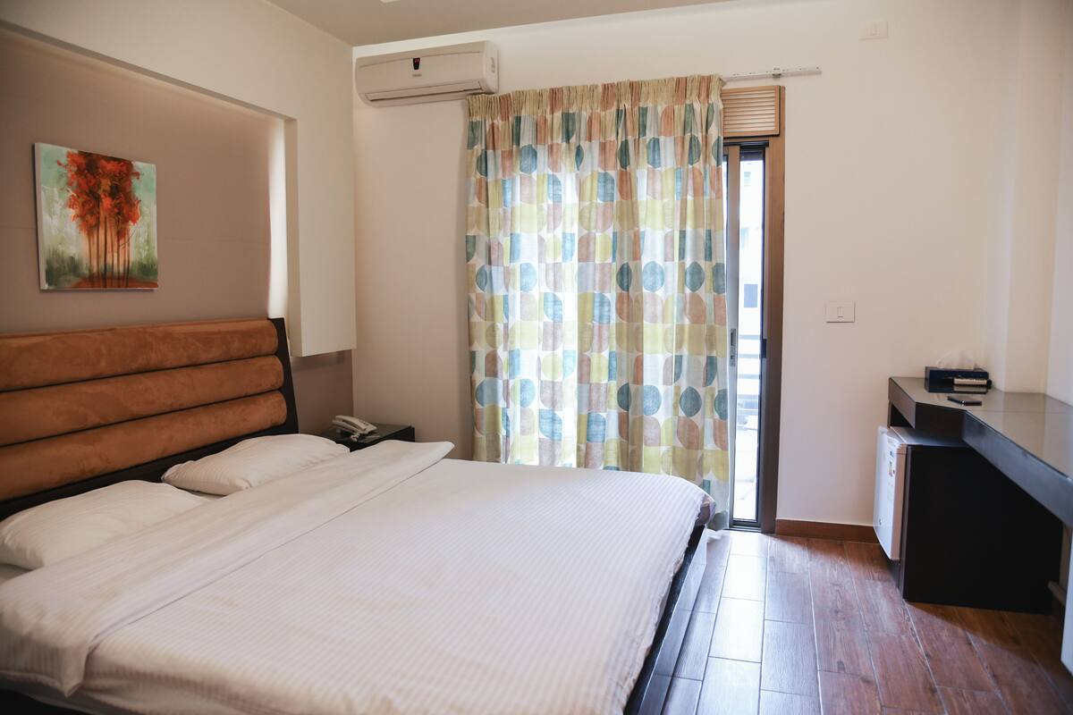 Standard Room | Minibar, in-room safe, soundproofing, free WiFi