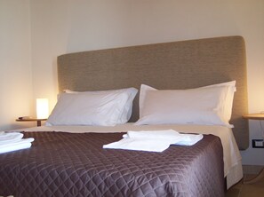 Deluxe Condo, Kitchenette | Egyptian cotton sheets, premium bedding, down comforters, in-room safe - Antica Masseria Timparuci (Modica)