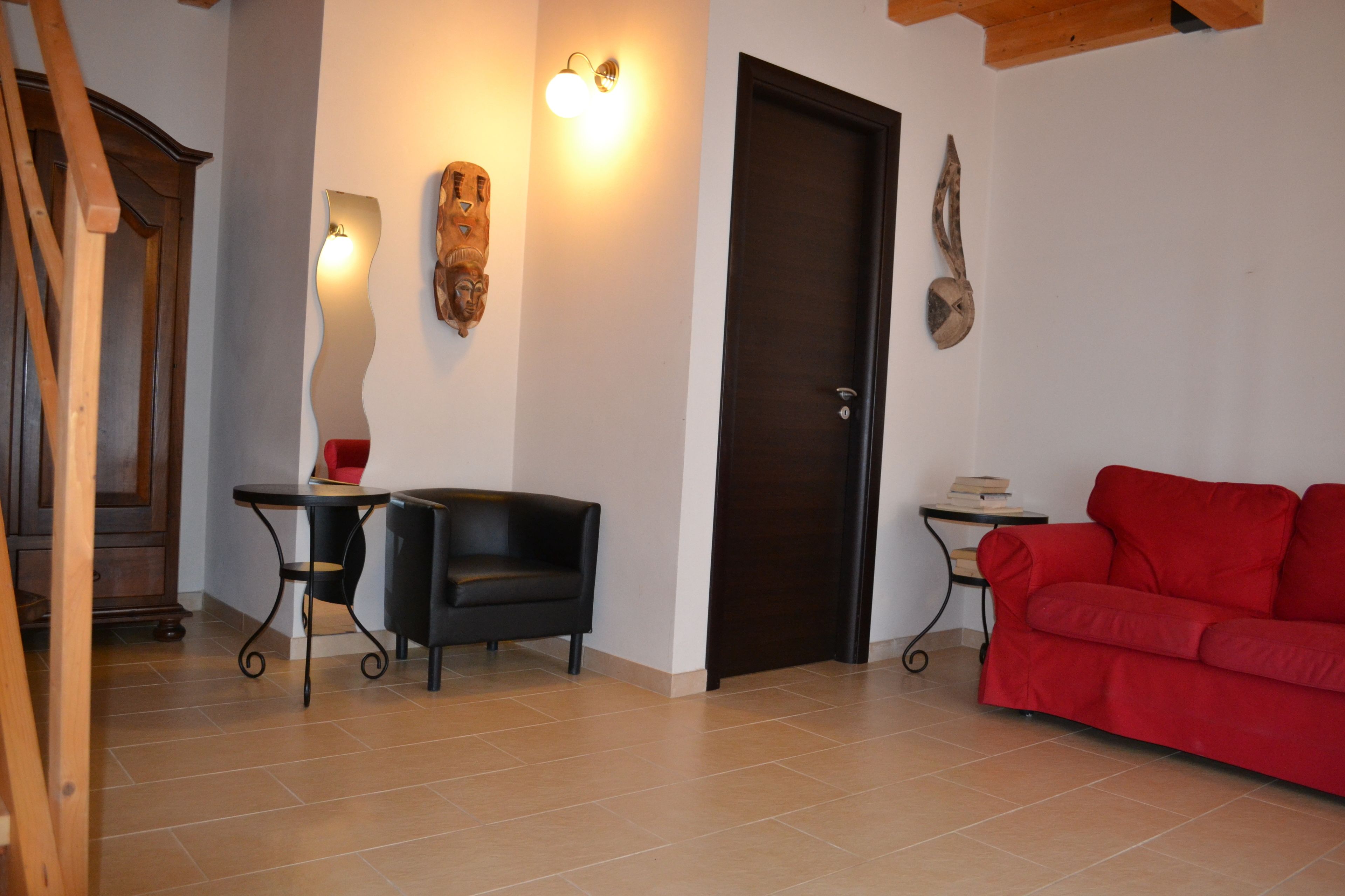 Deluxe-íbúð - eldhúskrókur | Stofa | 21-tommu LCD-sjónvarp með stafrænum rásum, sjónvarp.