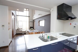 Room (MG-805) | Dapur peribadi | Peti sejuk, ketuhar gelombang mikro