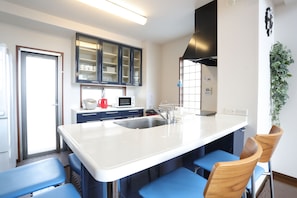 Room (MG-801) | Private kitchen | Fridge, microwave