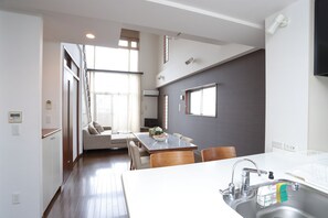 Living area - Maison Grand Plaire (Osaka)