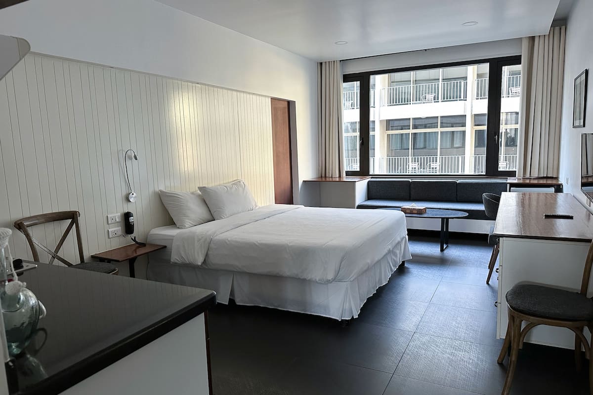 Studio, Kitchenette | In-room safe, desk, soundproofing, iron/ironing board