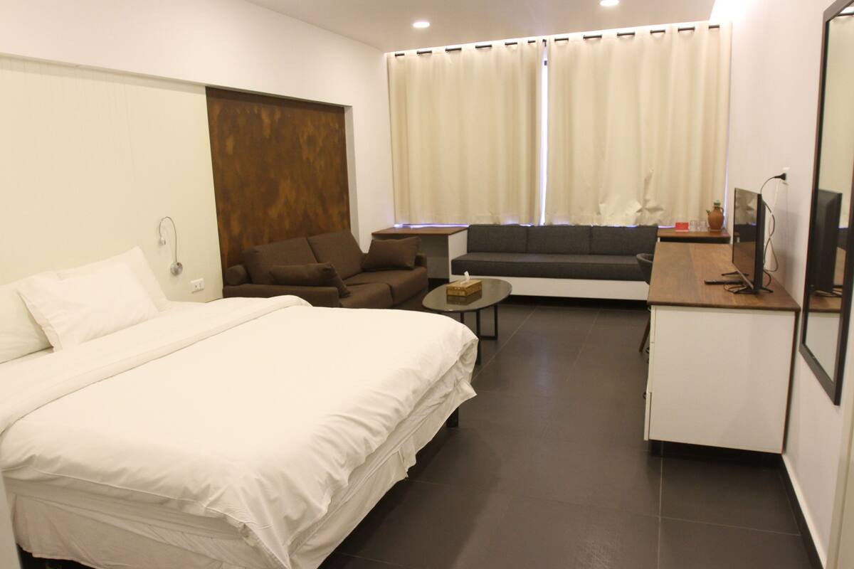 In-room safe, desk, soundproofing, iron/ironing board (on request)