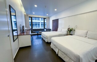 Caja de seguridad en la habitación y escritorio 