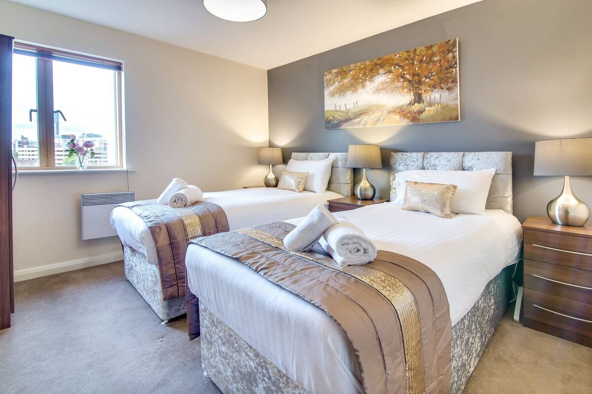 Standard Apartment, 2 Bedrooms, City View (68) | Soundproofing, iron/ironing board, WiFi (free), bed sheets