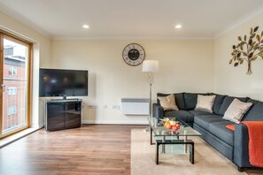 Flat-screen TV - Mica Point City Centre Apartment (Birmingham)