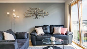 Standard Apartment, 2 Bedrooms, City View (67) | Living area | Flat-screen TV