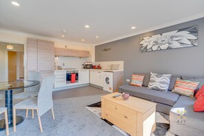 Living area - Mica Point City Centre Apartment (Birmingham)