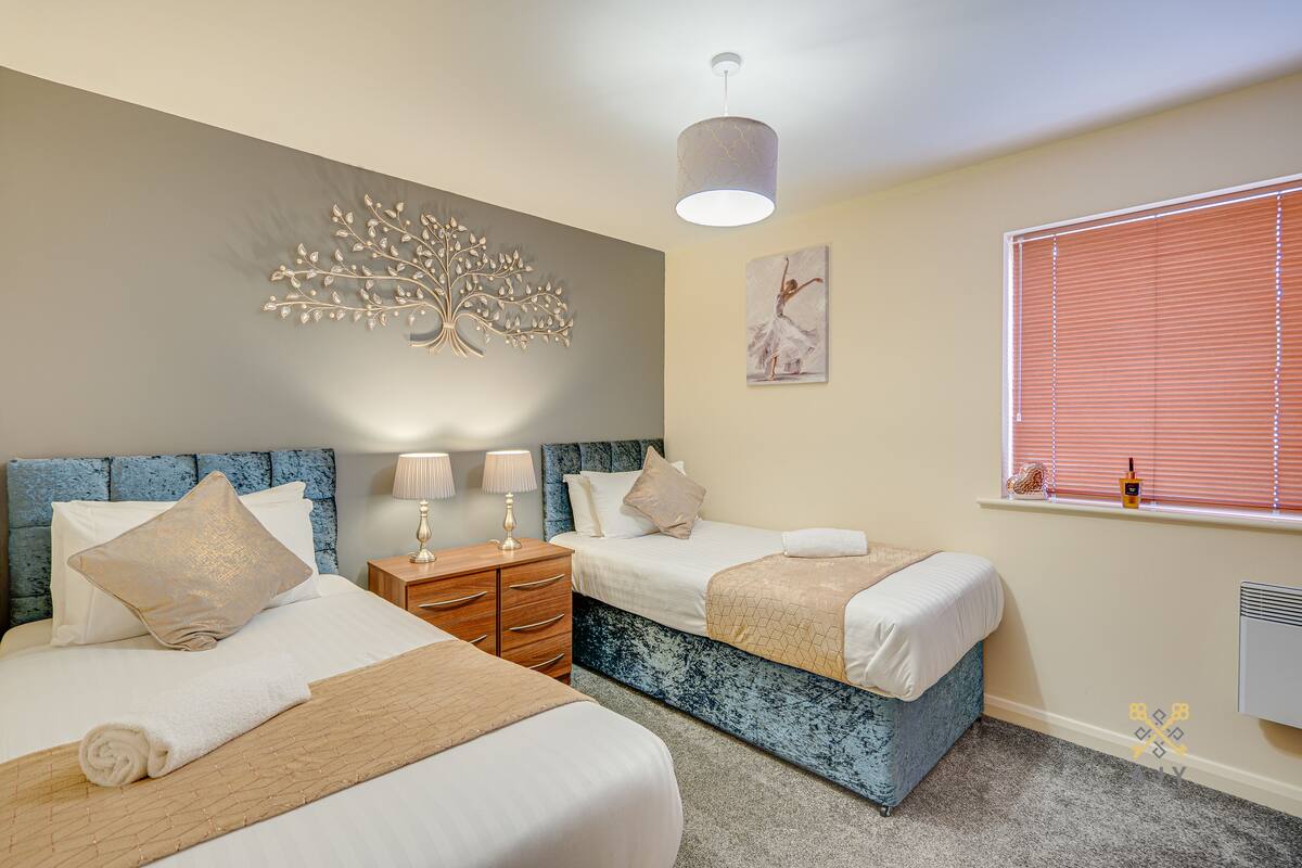 Soundproofing, iron/ironing board, WiFi (free), bed sheets