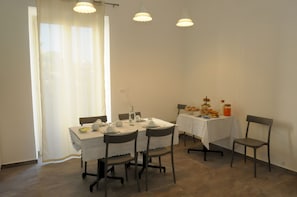 Free daily continental breakfast