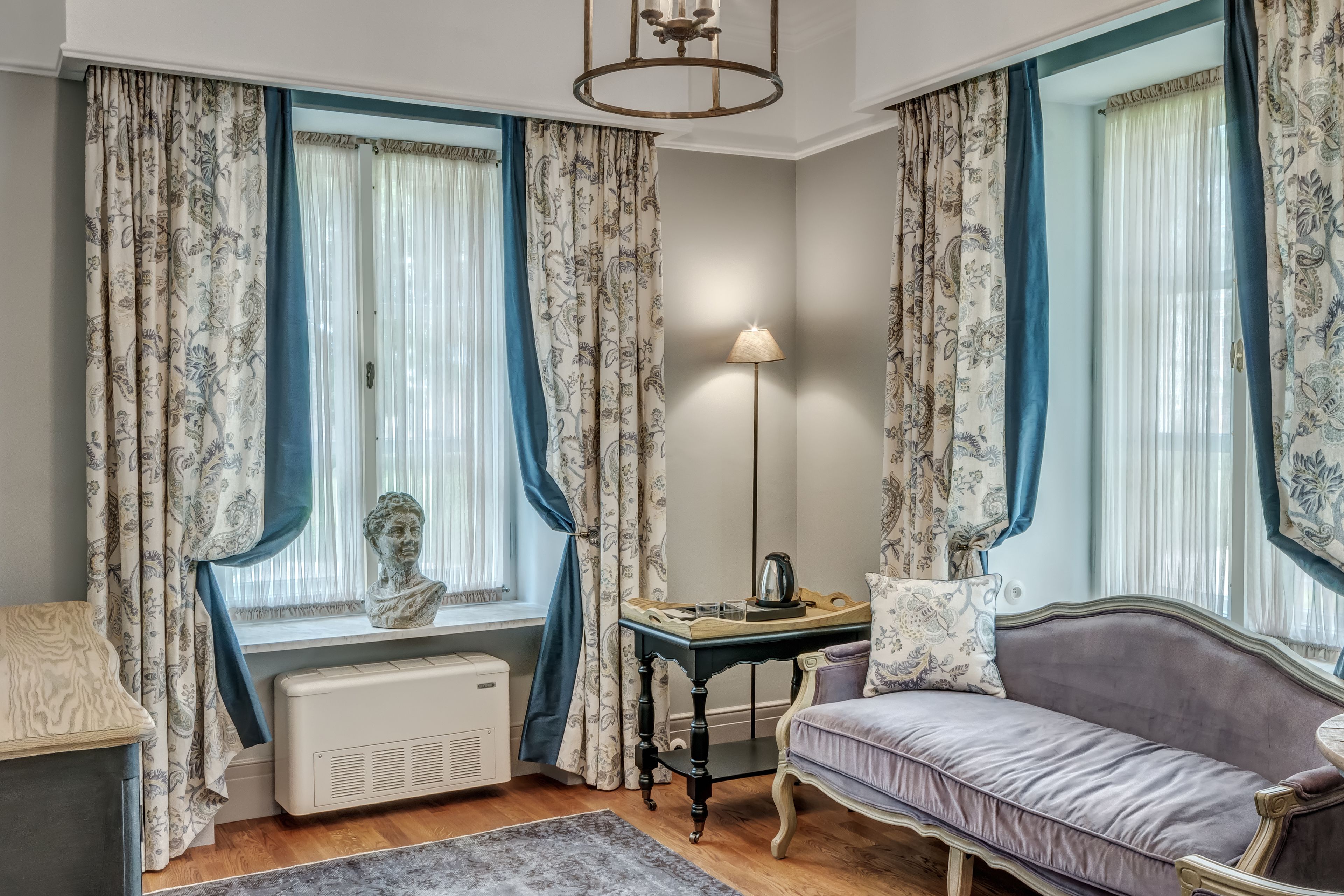 Deluxe Apartment, 1 Queen Bed (Oficyna) | Living area | Flat-screen TV