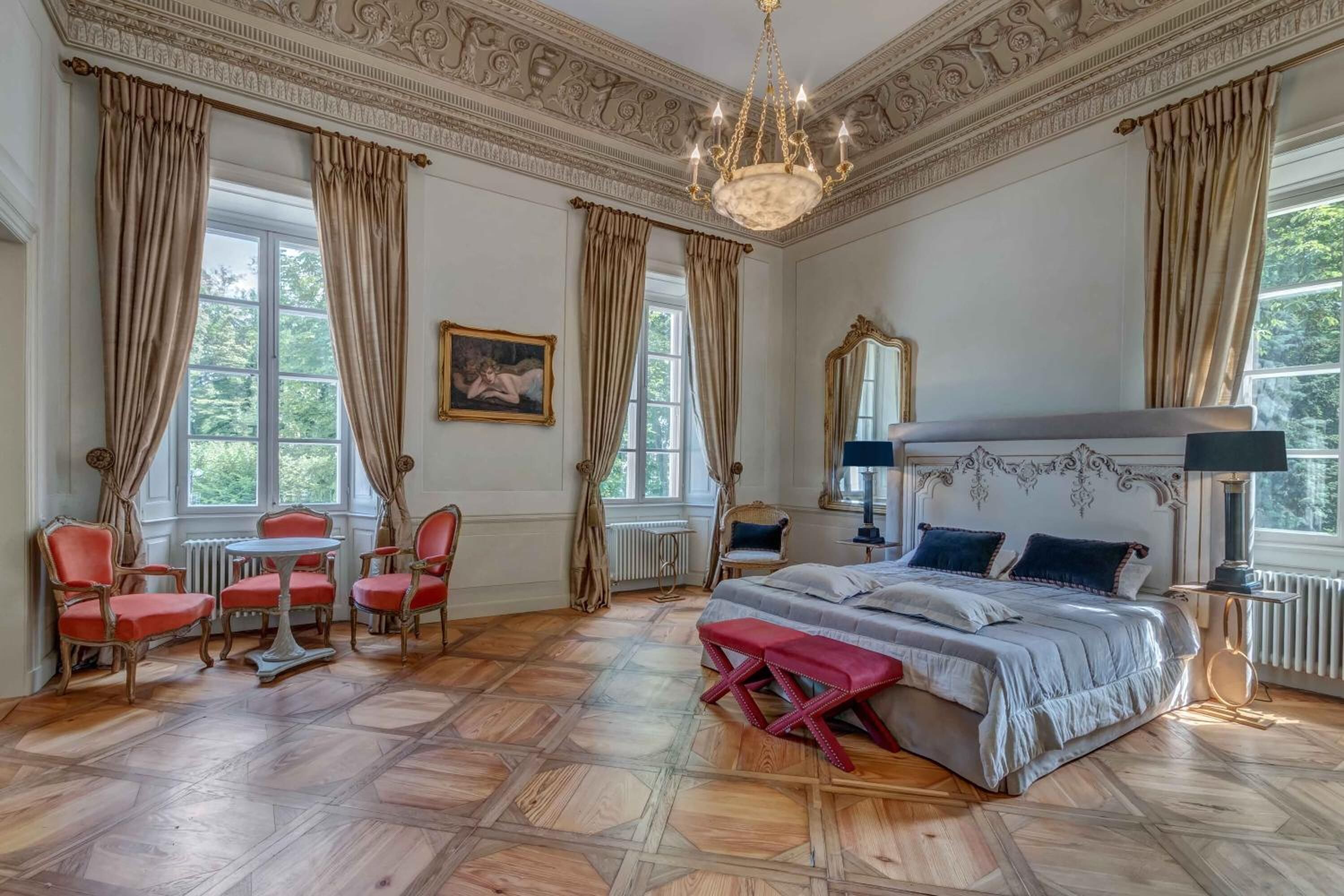 高級寝具、セーフティボックス (室内)、デスク、防音設備