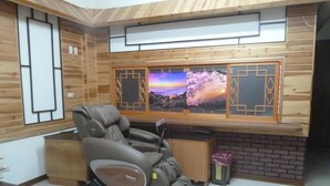 景觀家庭4人房(B1) | 客廳