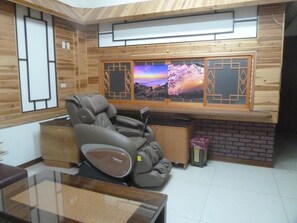 景觀家庭4人房(B1) | 客廳 | 電視