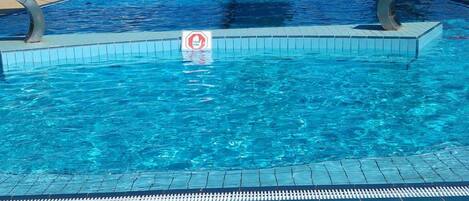 Seasonal outdoor pool, pool umbrellas, sun loungers