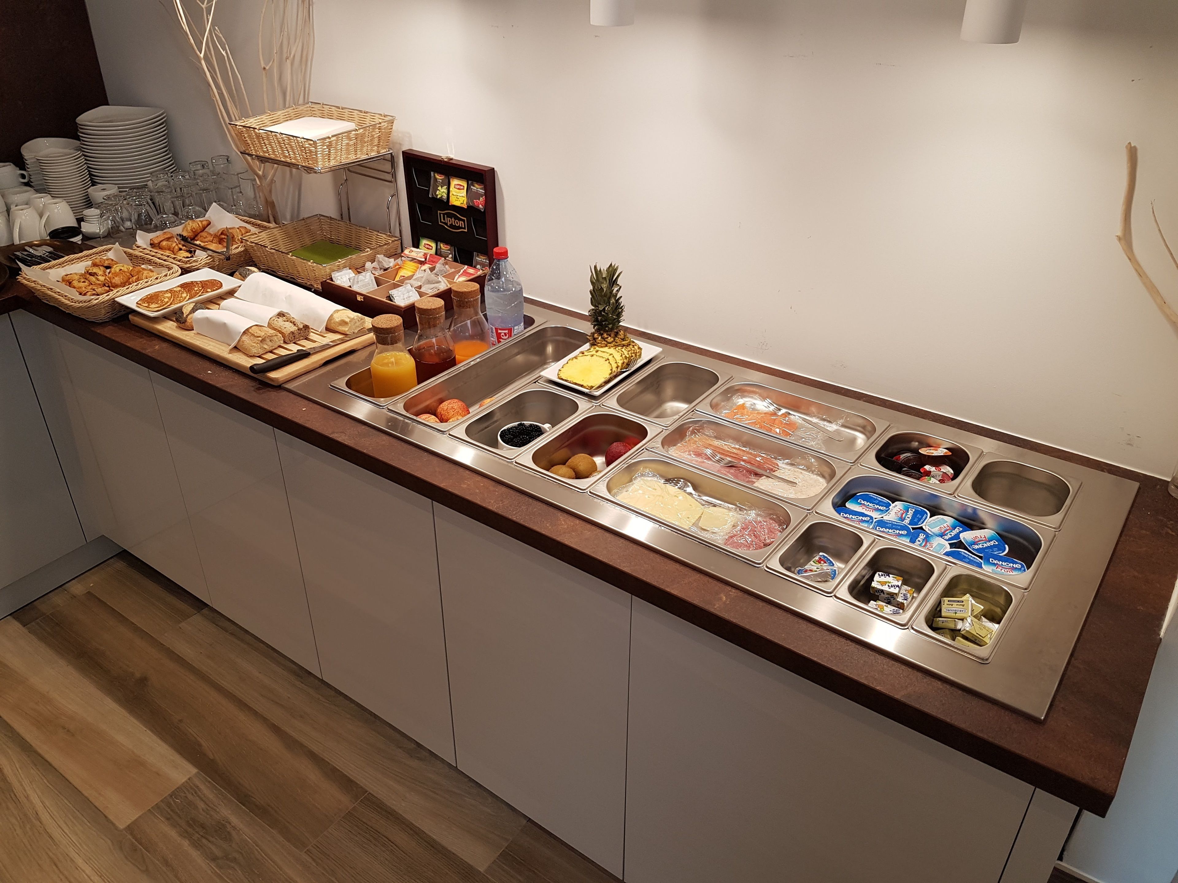 daily buffet breakfast (eur 14.00 per person)