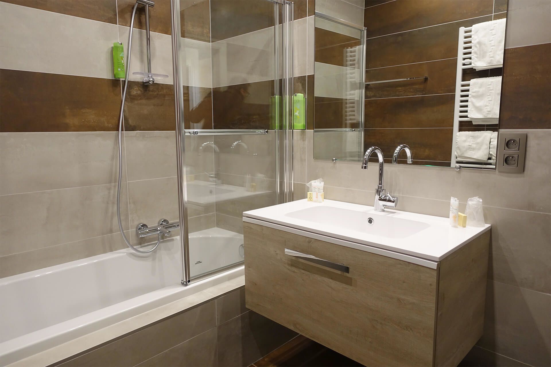 superior double or twin room | bathroom | free toiletries, hair dryer, towels