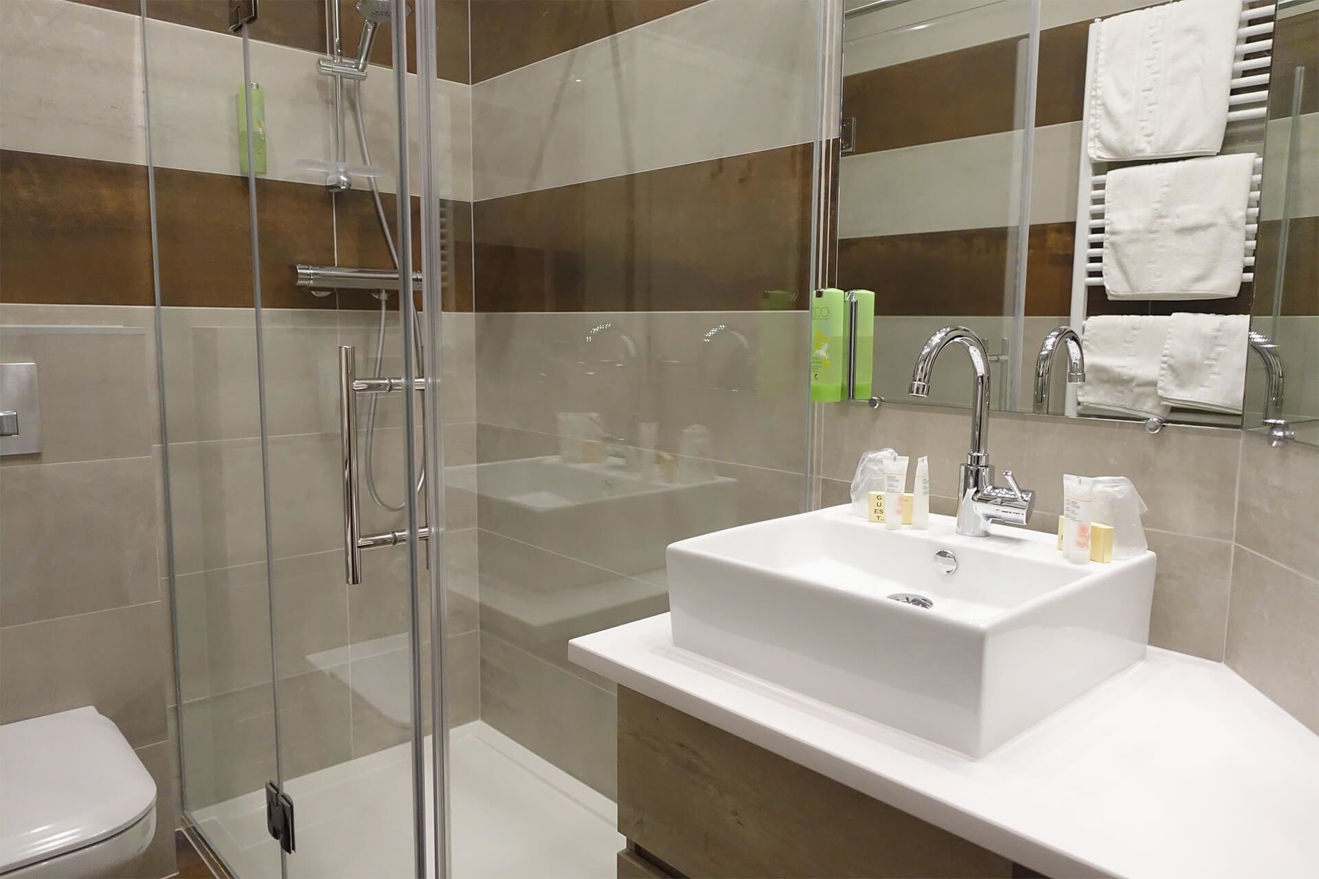 comfort double or twin room | bathroom | free toiletries, hair dryer, towels