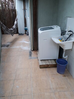 Deluxe Apartment, 1 Bedroom, Kitchen, Ground Floor | Laundry - Recanto do Sul (Florianópolis)