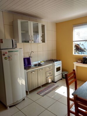 Departamento estándar, 1 habitación, vista al patio | Cocina privada
