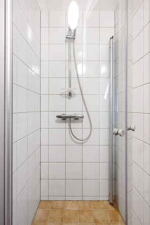 Elite Apartment, 2 Bedrooms, City View | Bathroom shower
