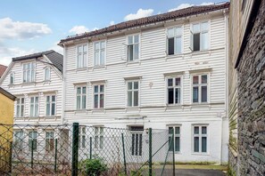 Front of property - Mi Casa Tu Casa (Bergen)