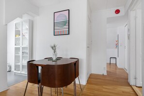 Elite Apartment, 2 Bedrooms, City View | In-room dining - Mi Casa Tu Casa (Bergen)