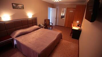 標準雙人或雙床房 | 書桌、熨斗/熨衫板、免費 Wi-Fi