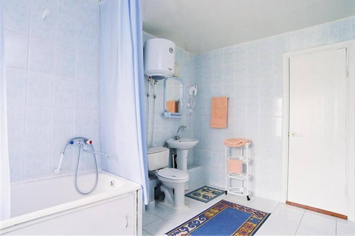 Gratis toiletartikelen, een haardroger, handdoeken