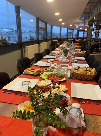 Breakfast, lunch, dinner served; Turkish cuisine