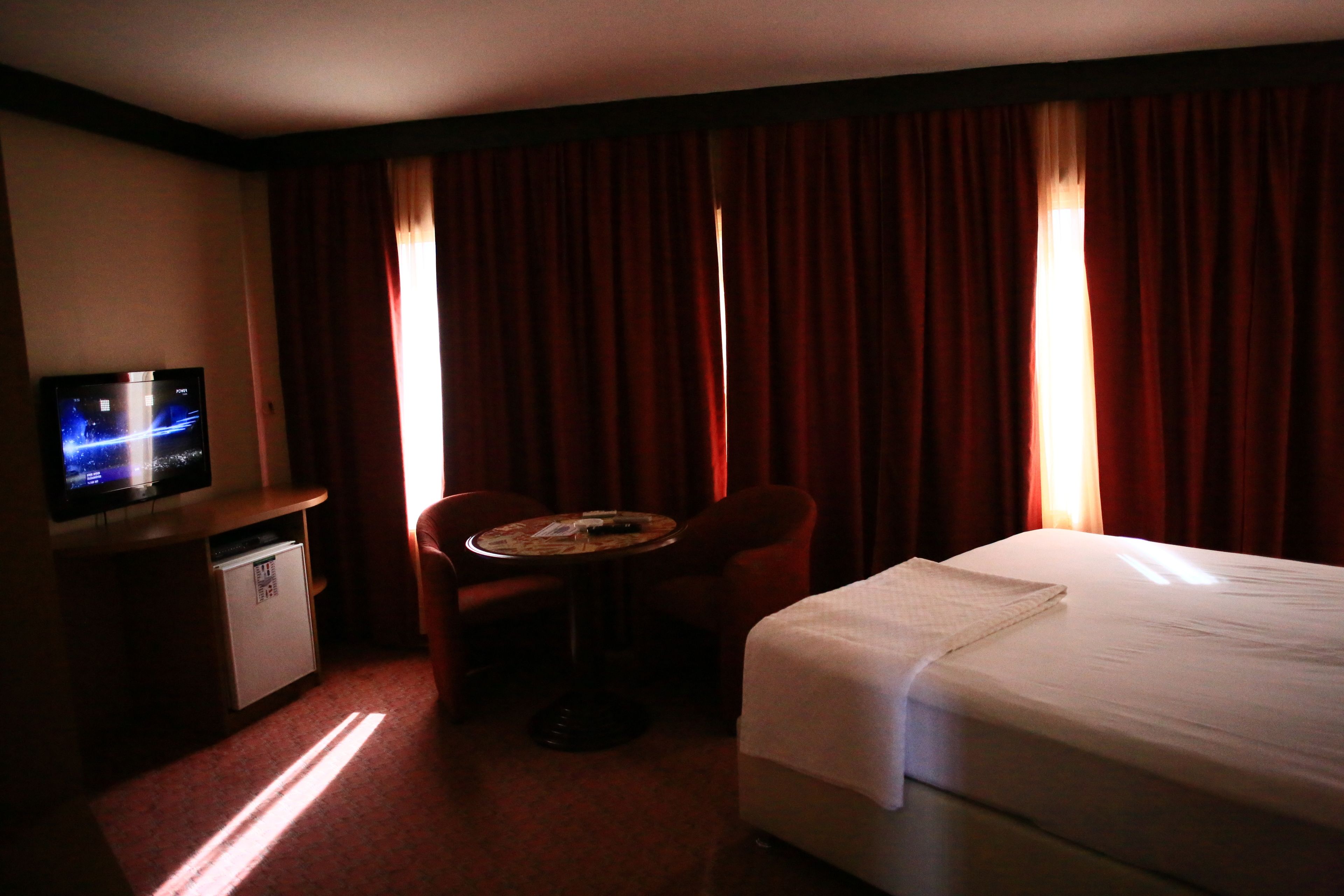 standard double room | living area | led tv