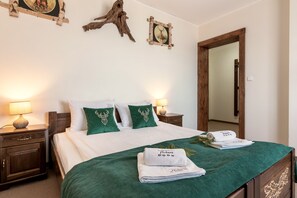 Twin Room | Travel crib, free WiFi, bed sheets