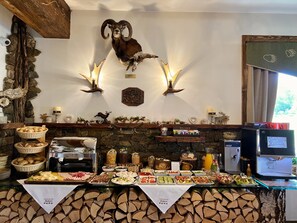 Tägliches Frühstücksbuffet gegen Gebühr